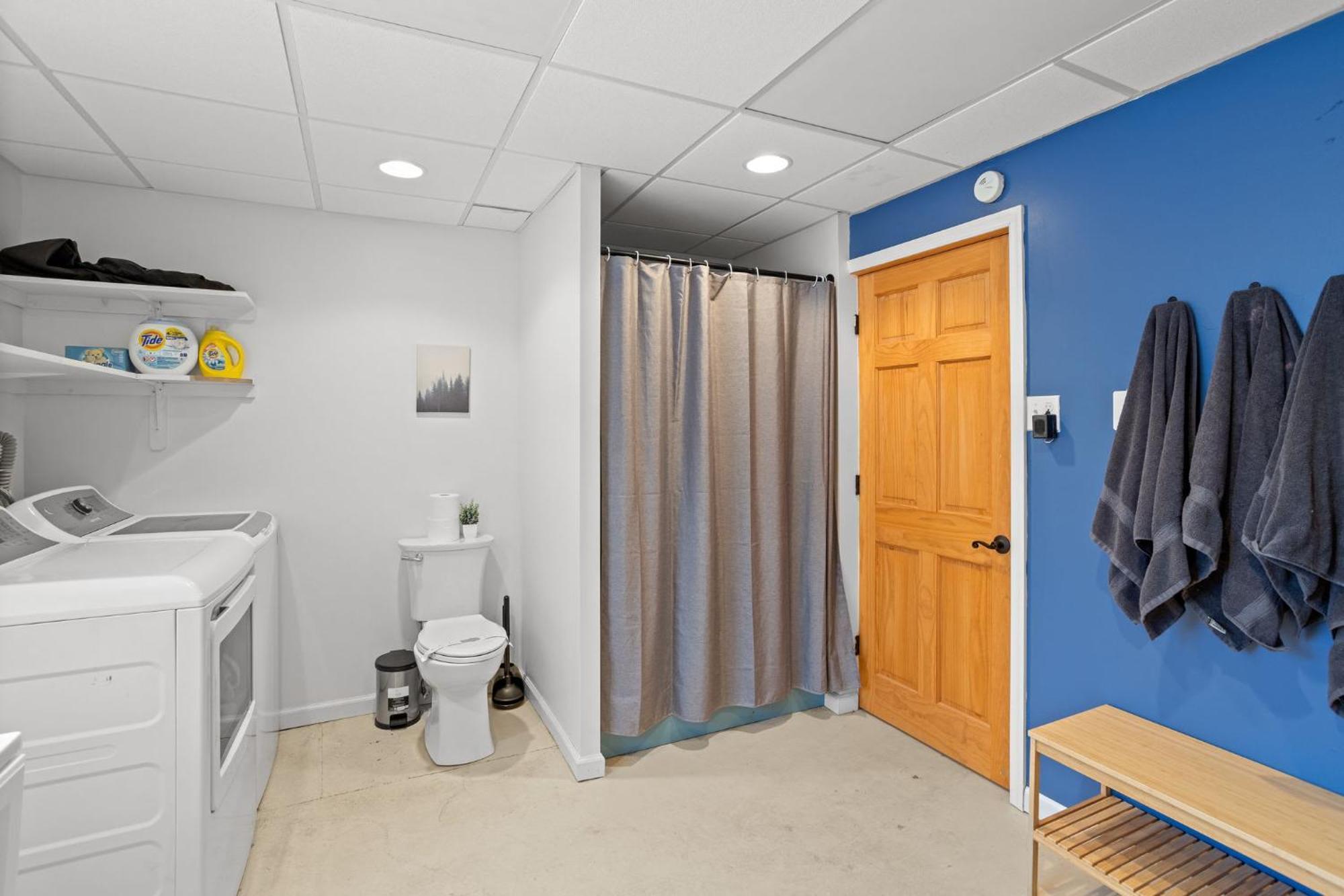 Chalet Pocono Retreat Hot Tub Movieroom Gameroom Etc *