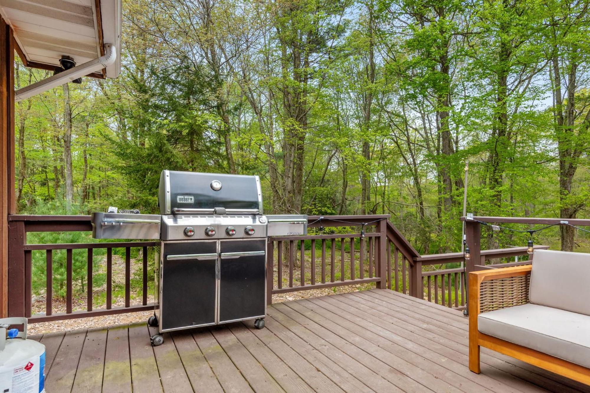 Pocono Retreat Hot Tub Movieroom Gameroom Etc Chalet