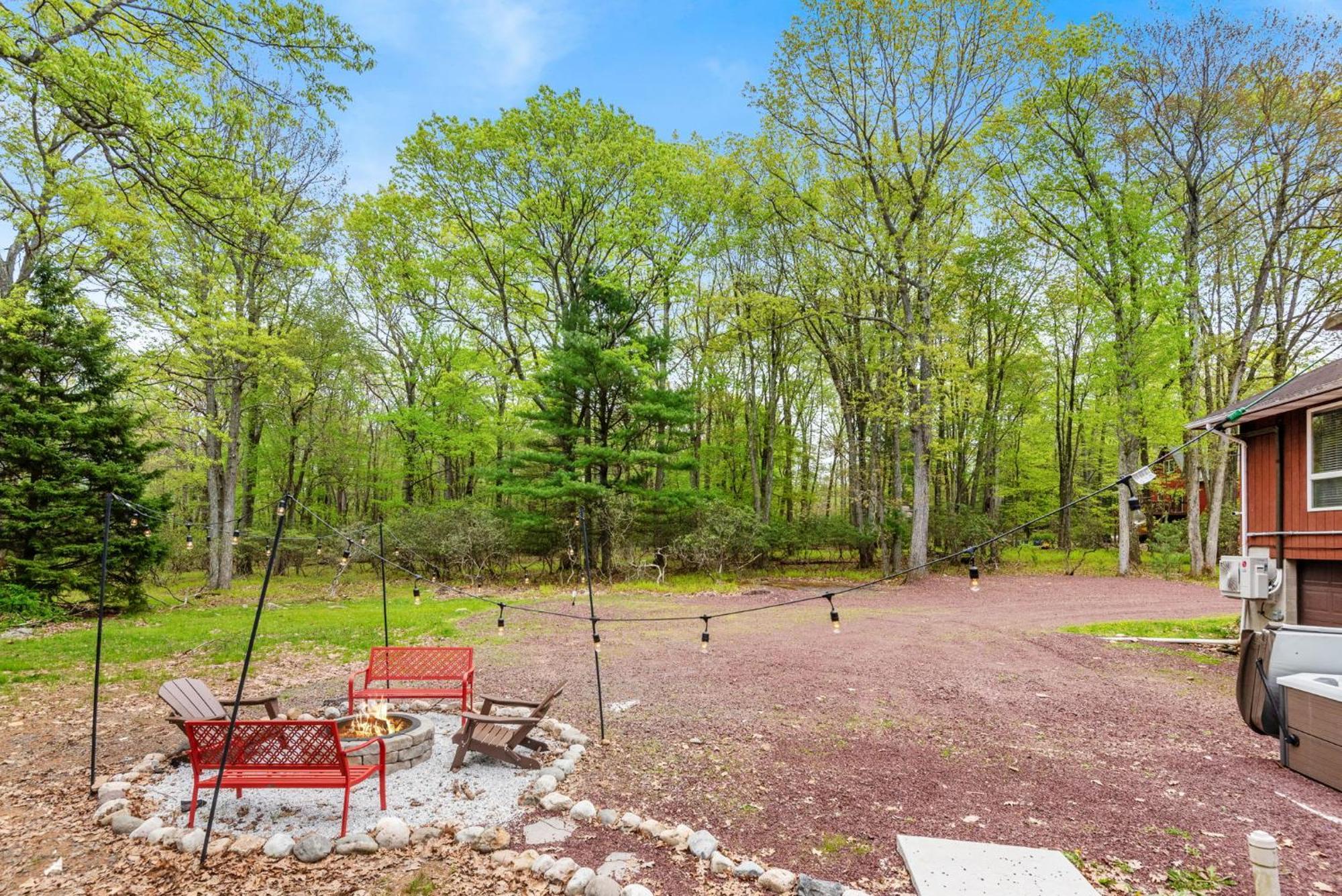 Chalet Pocono Retreat Hot Tub Movieroom Gameroom Etc Lake Harmony