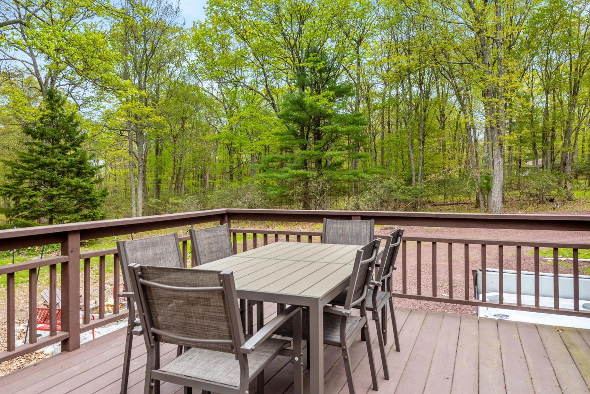 Chalet Pocono Retreat Hot Tub Movieroom Gameroom Etc Lake Harmony
