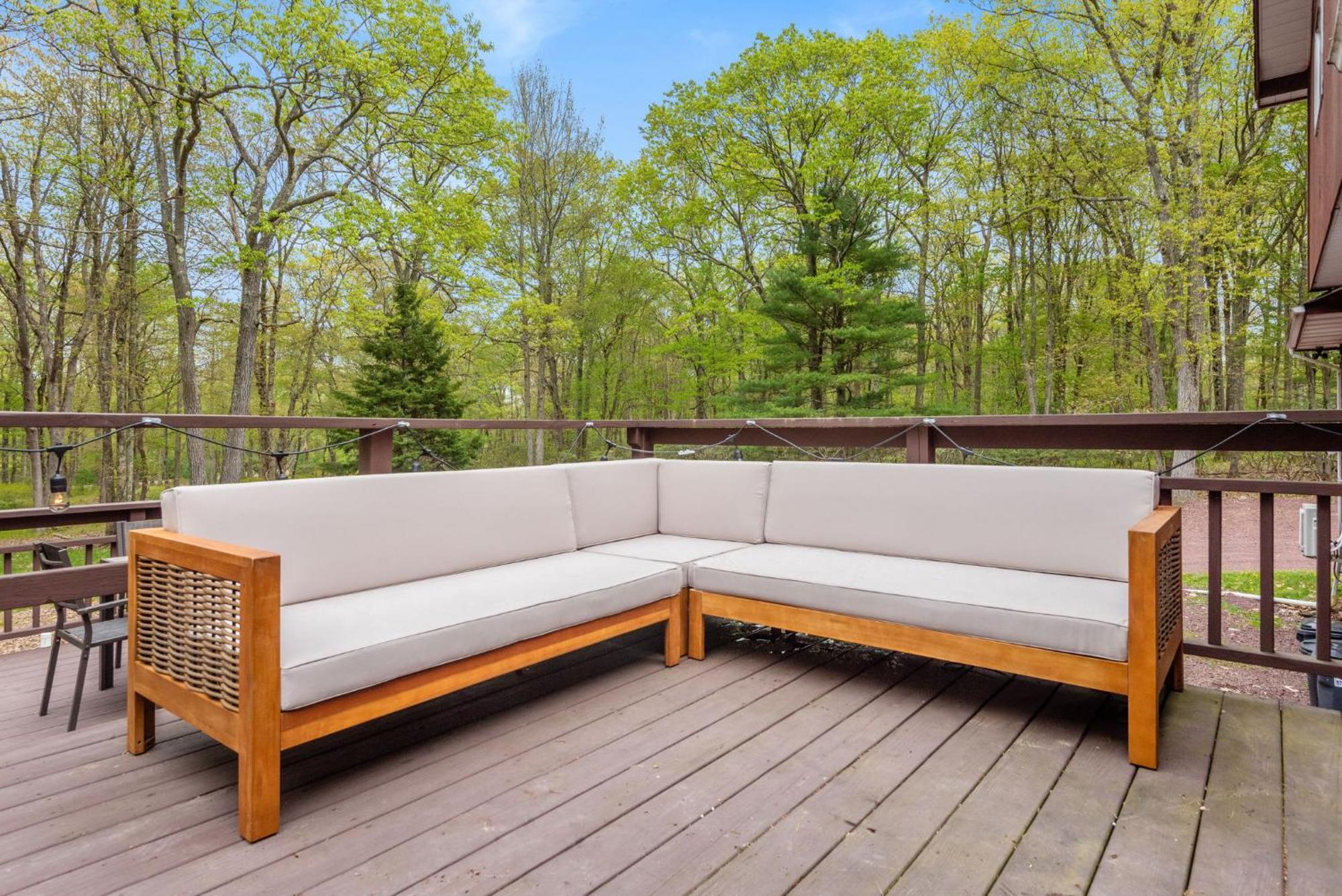 Pocono Retreat Hot Tub Movieroom Gameroom Etc Chalet *