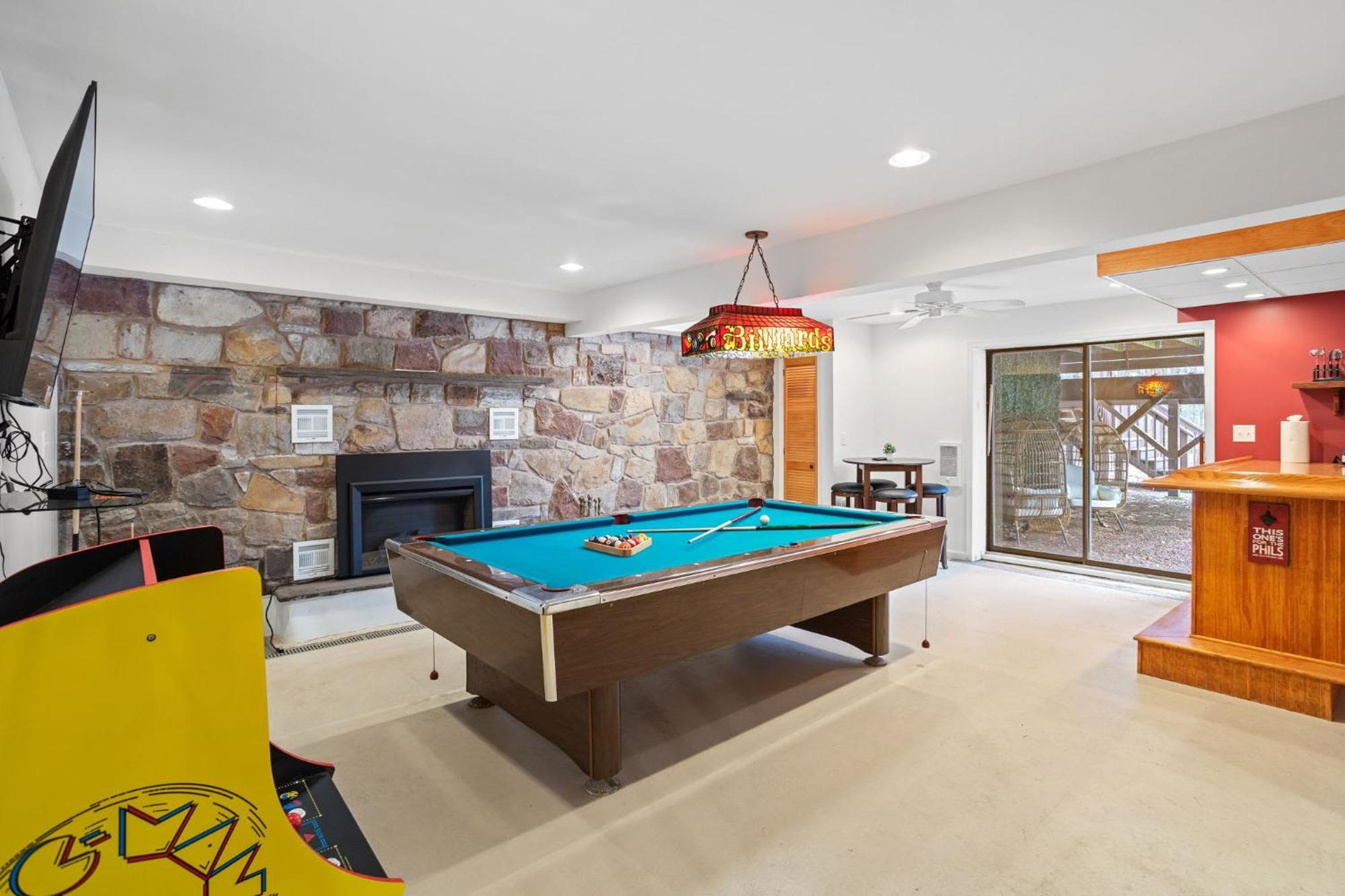 Pocono Retreat Hot Tub Movieroom Gameroom Etc *