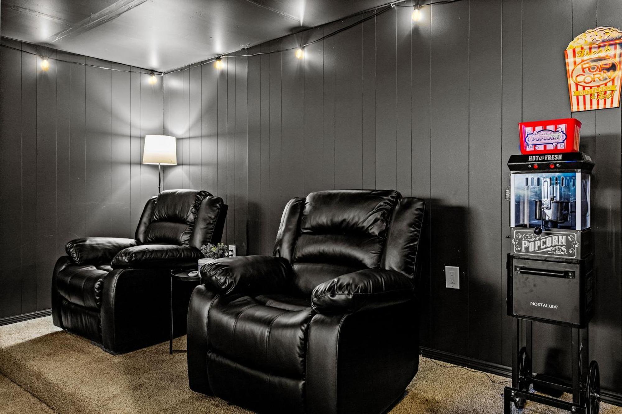 Pocono Retreat Hot Tub Movieroom Gameroom Etc Chalet *