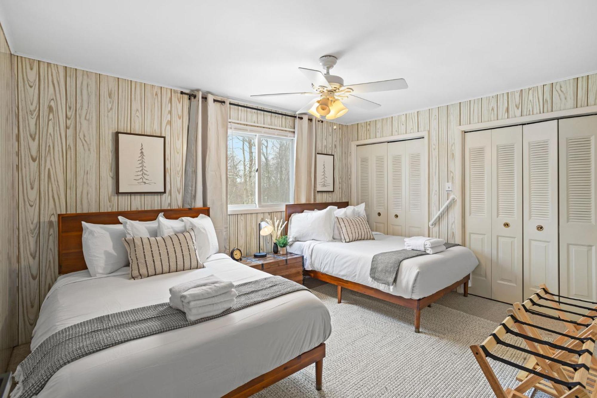 Pocono Retreat Hot Tub Movieroom Gameroom Etc * Lake Harmony