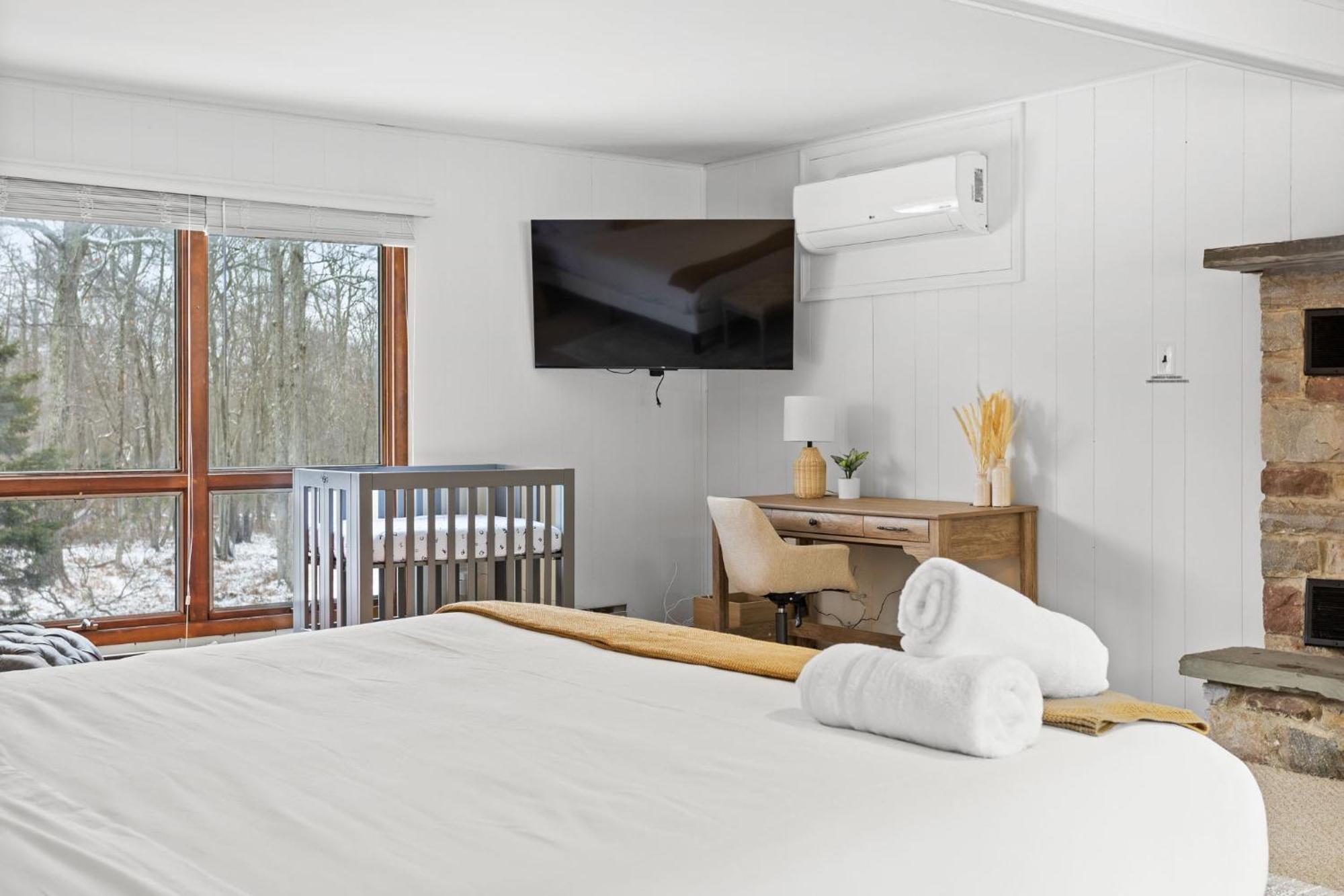 Pocono Retreat Hot Tub Movieroom Gameroom Etc Chalet