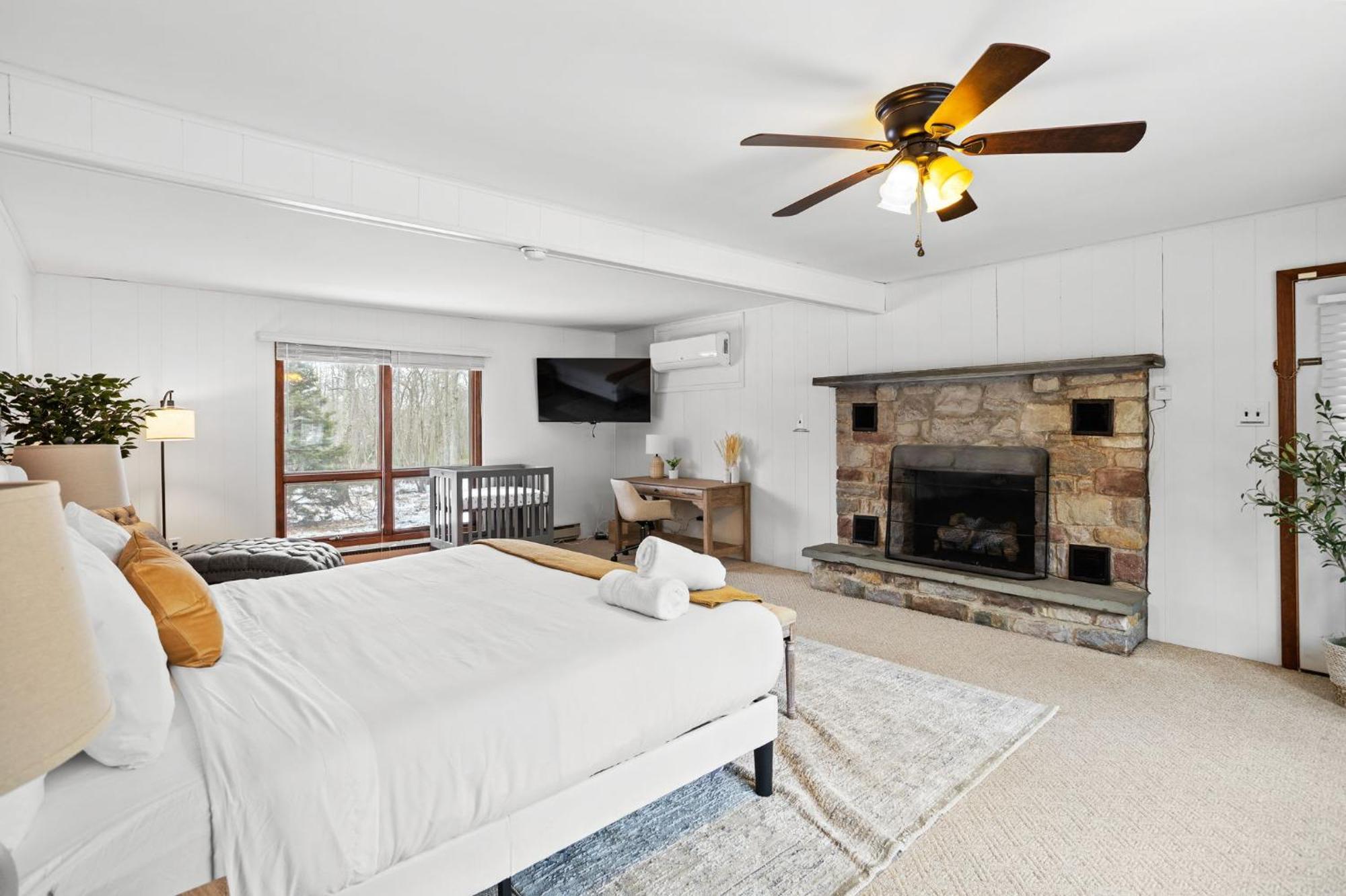 Pocono Retreat Hot Tub Movieroom Gameroom Etc Chalet Lake Harmony