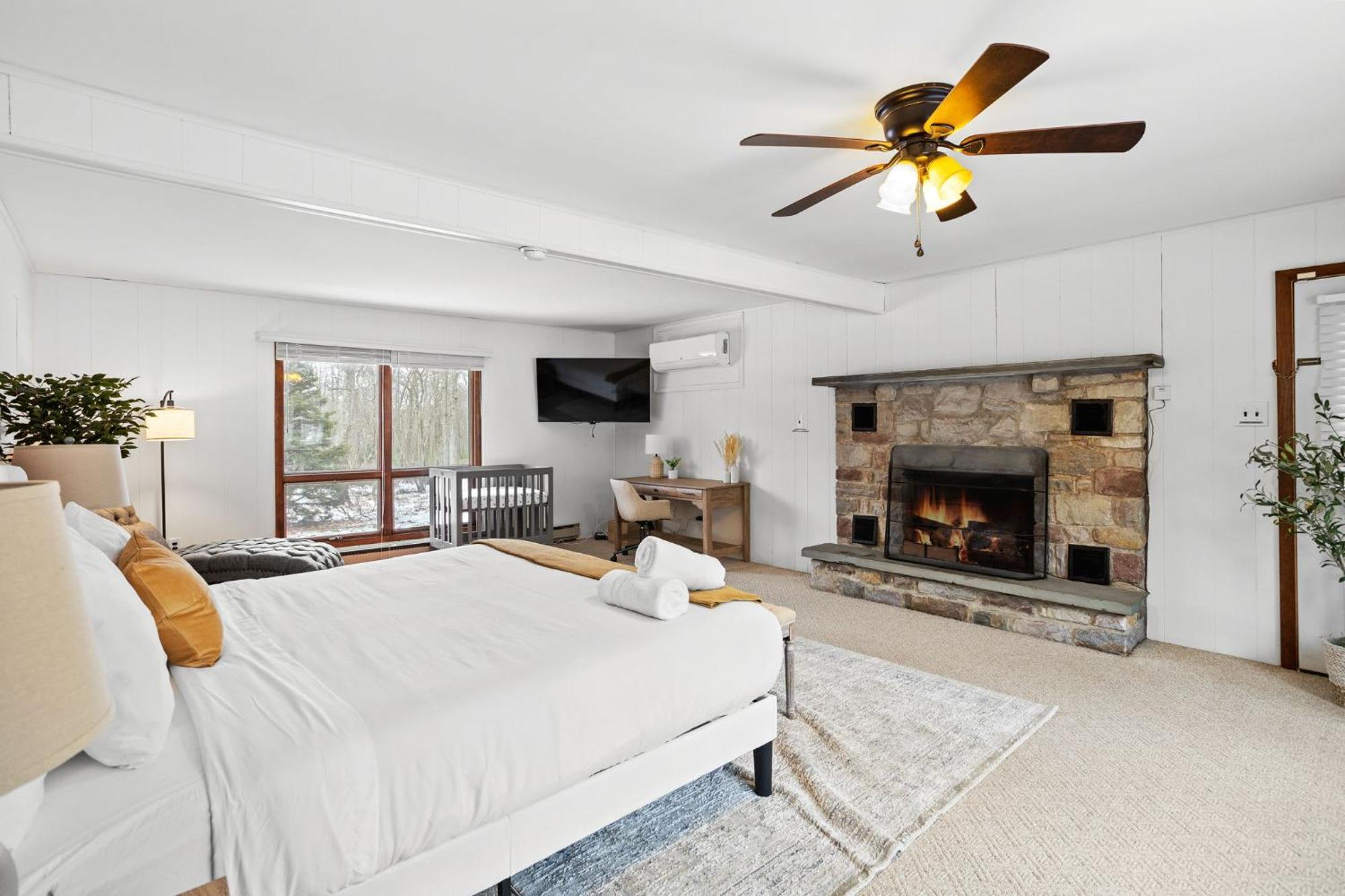 Chalet Pocono Retreat Hot Tub Movieroom Gameroom Etc Lake Harmony