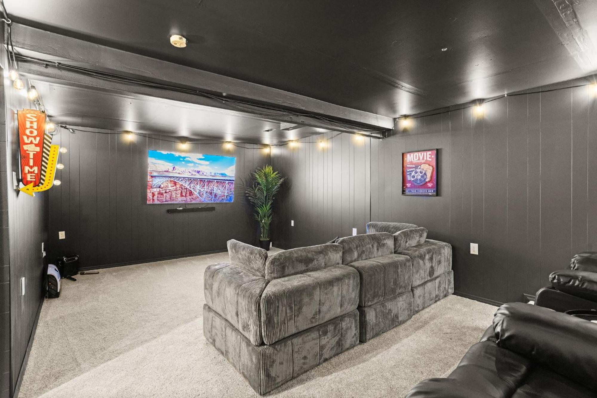 Chalet Pocono Retreat Hot Tub Movieroom Gameroom Etc
