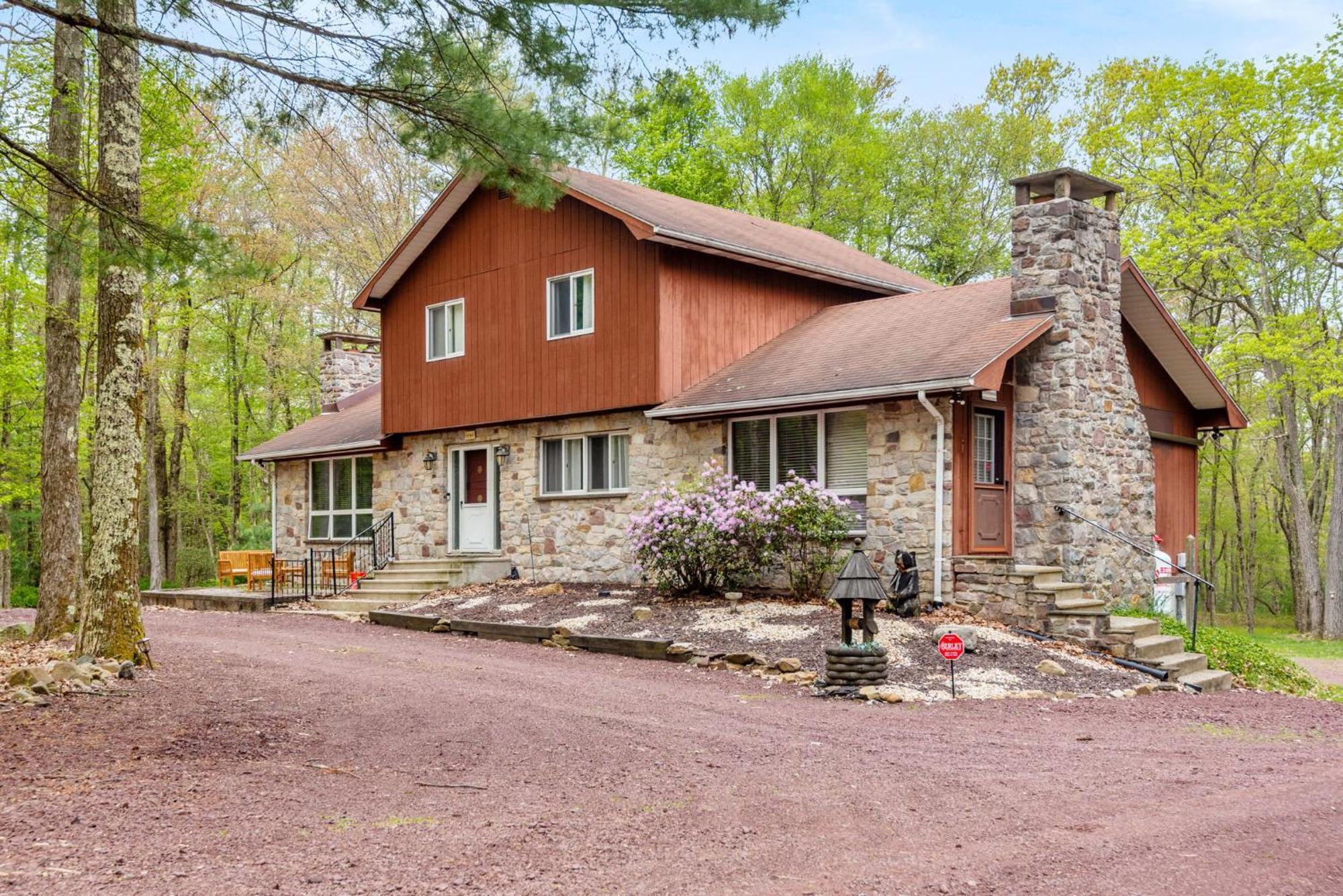 Pocono Retreat Hot Tub Movieroom Gameroom Etc *